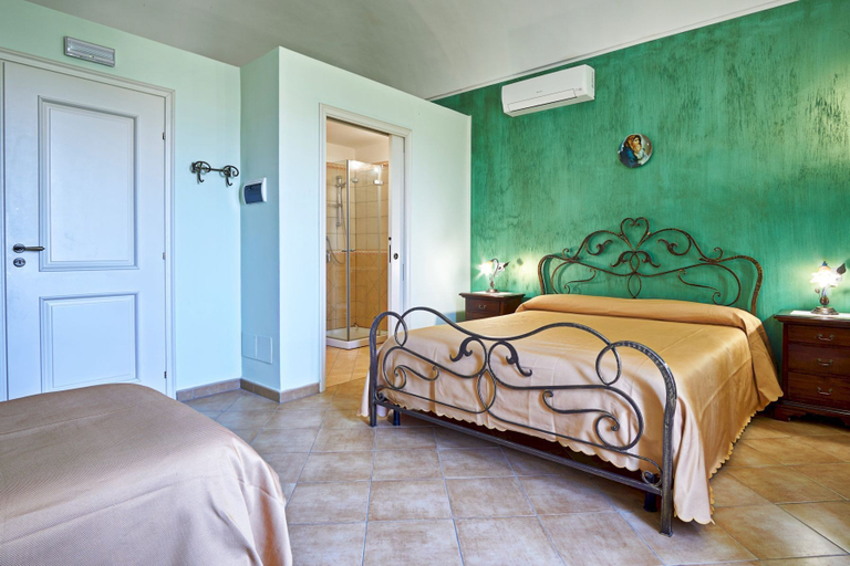 Bedroom 2, Agriturismo Conte Ruggero, Enna