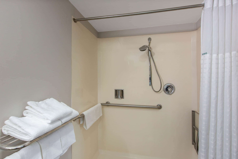 Bathroom 4, Days Inn by Wyndham Ukiah, Mendocino