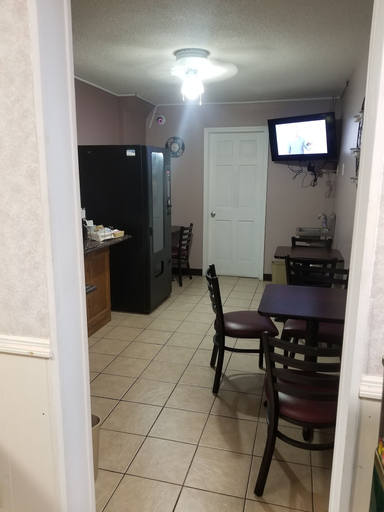 Others 5, Island Inn, Hall