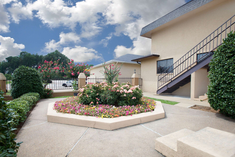Exterior & Views 2, Days Inn by Wyndham Ruston LA, Lincoln