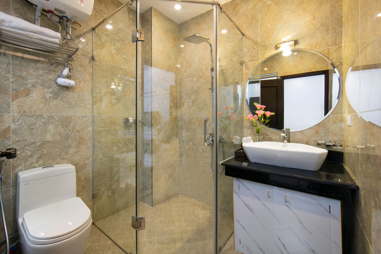 Bathroom 5, Golden Rooster Hotel, Hoàn Kiếm