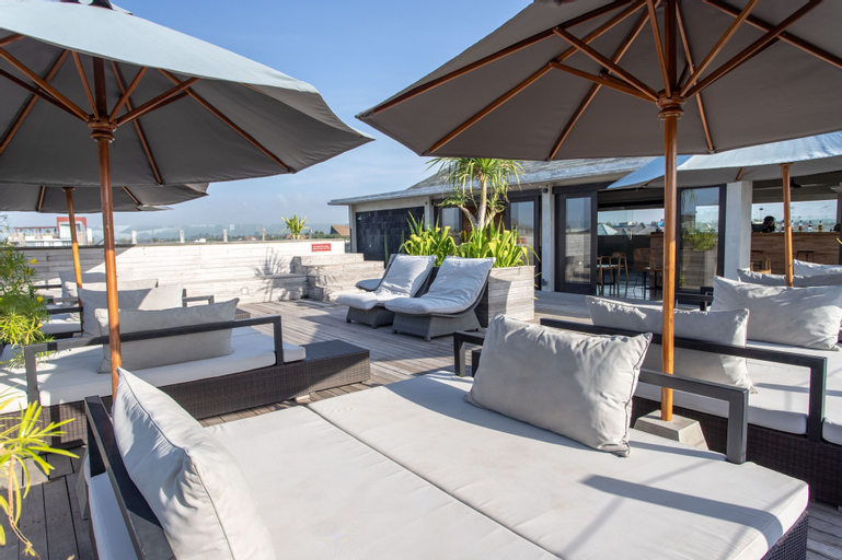 Exterior & Views 10