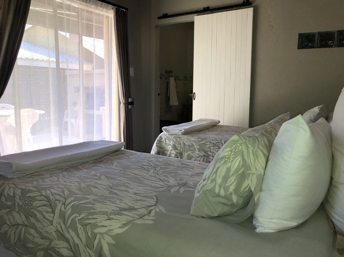 Bedroom 2, Gecko Cottage, Ehlanzeni
