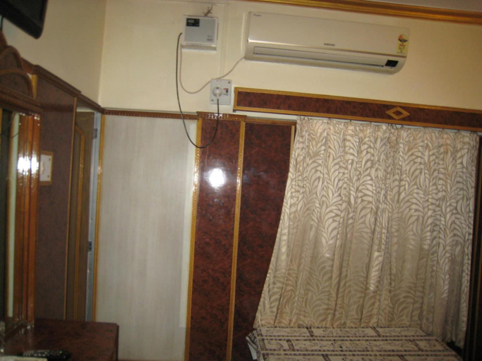 Bathroom 4, Kedareswar Bed and Breakfast, Chandauli