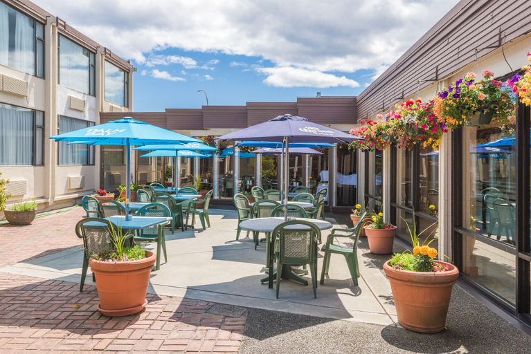 Food & Drinks 5, Coast Discovery Inn, Comox-Strathcona
