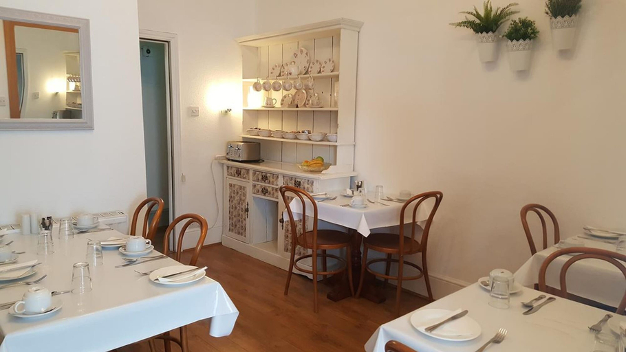 Food & Drinks 4, Colebrook Guest House, Hampshire