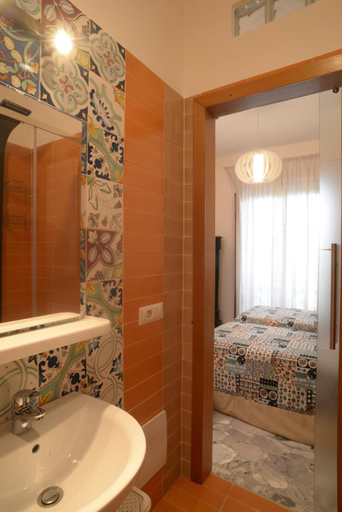 Bathroom 5, Furturè Rooms, Napoli