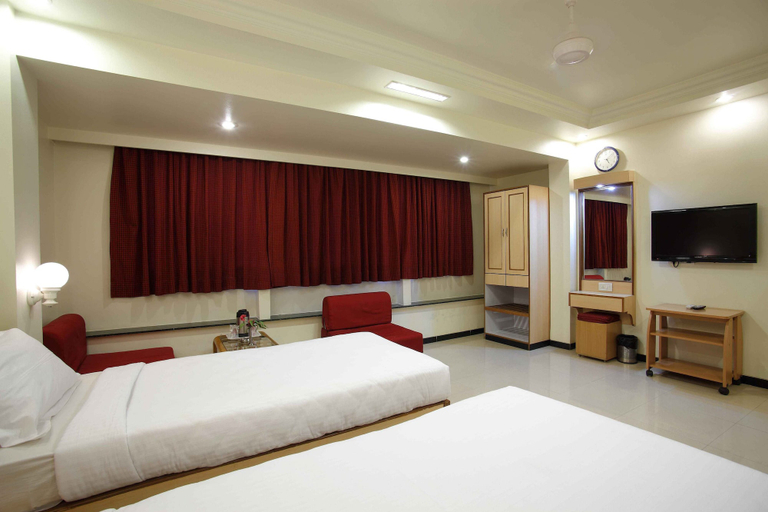 Bedroom 2, Hotel Suyash Deluxe, Pune