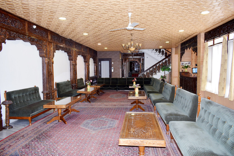 Others 5, Hotel Duke, Srinagar