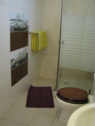 Bathroom 3, Avamada Lodge, Analamanga