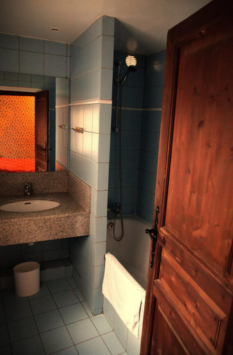 Bathroom 3, Hôtel du Lys, Paris