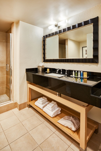Bedroom 5, DoubleTree by Hilton Hotel Berkeley Marina, Alameda
