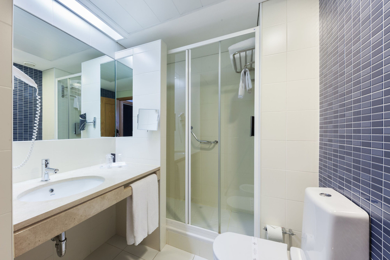 Bathroom 5, Lux Fátima Park - Hotel, Suites & Residence, Ourém