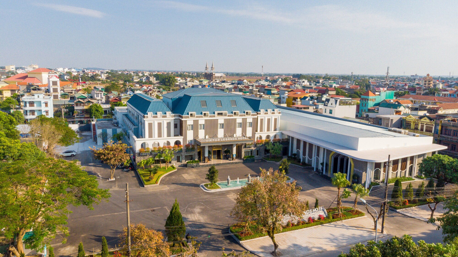 Exterior & Views