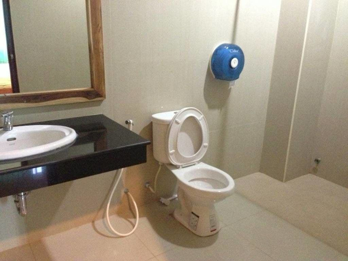 Bathroom 5, Lankham Hotel, Pakxe