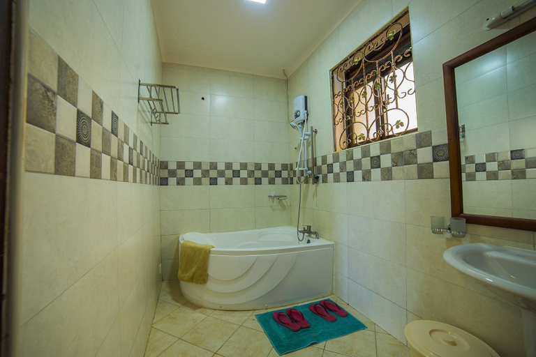 Bathroom 3, Greens Guest Homes, Jinja