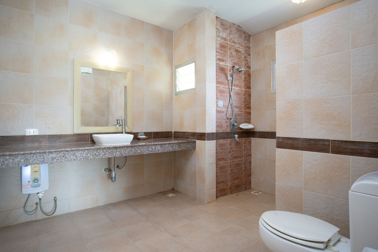 Bathroom 4, Thara Cholapruek Resort, Ban Na