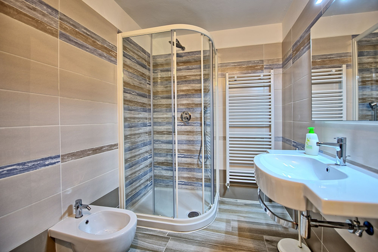 Bathroom 3, Vittoriana, Siena