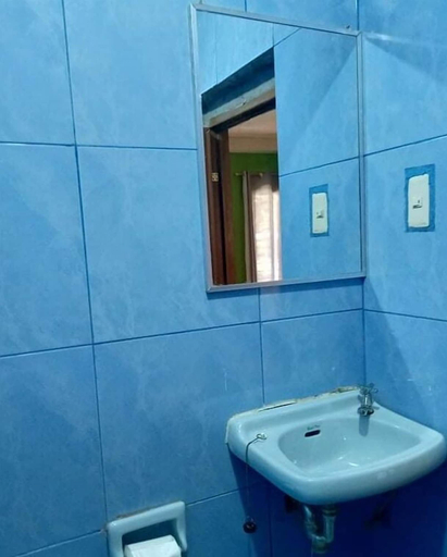 Bathroom, La Frezza Beach House, Bayawan City
