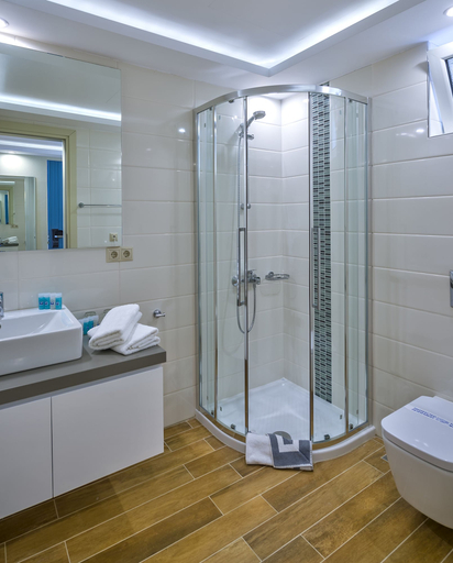 Bathroom 4, Fodele Beach & Water Park Holiday Resort - All Inclusive, Crete