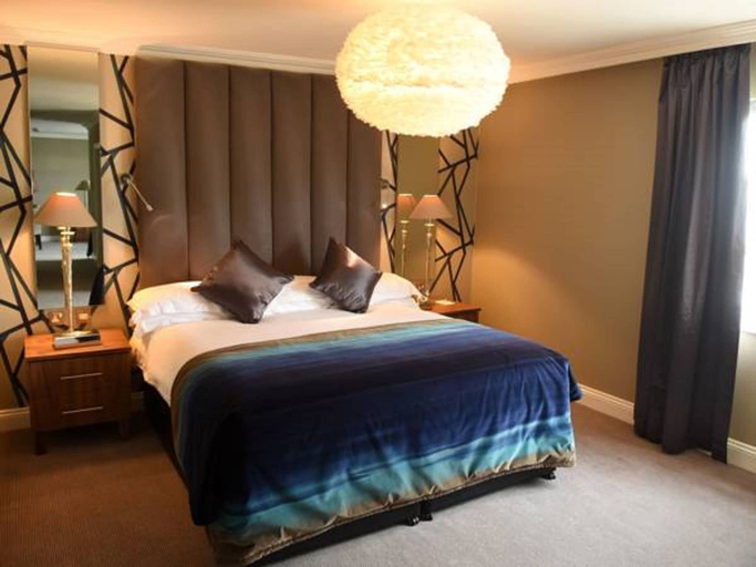 Bedroom 2, Park Inn by Radisson Shannon Airport
