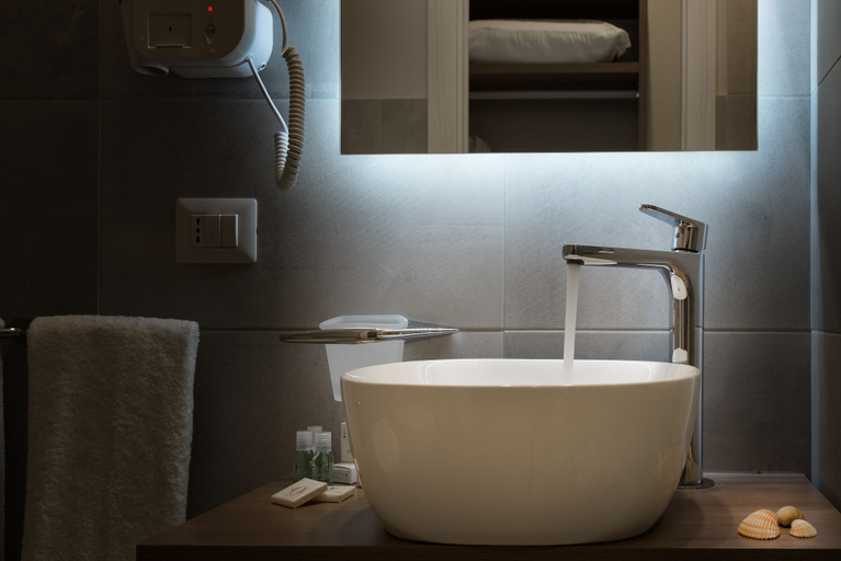 Bathroom 5, Hermes Hotel, Trapani