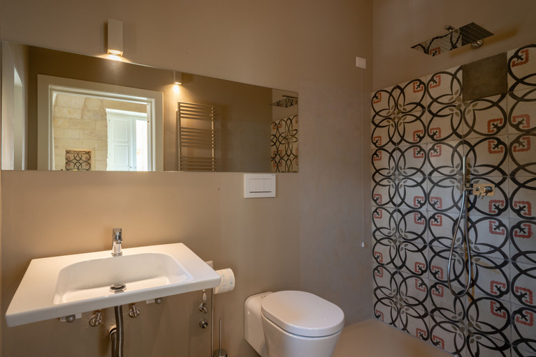 Bathroom 5, Lu Leccio, Lecce