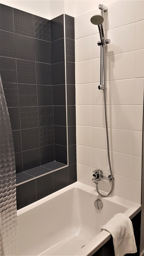 Bathroom 4, Hôtel Des Cèdres, Loiret