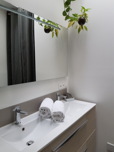 Bathroom 5, Hôtel La Marine, Charente-Maritime