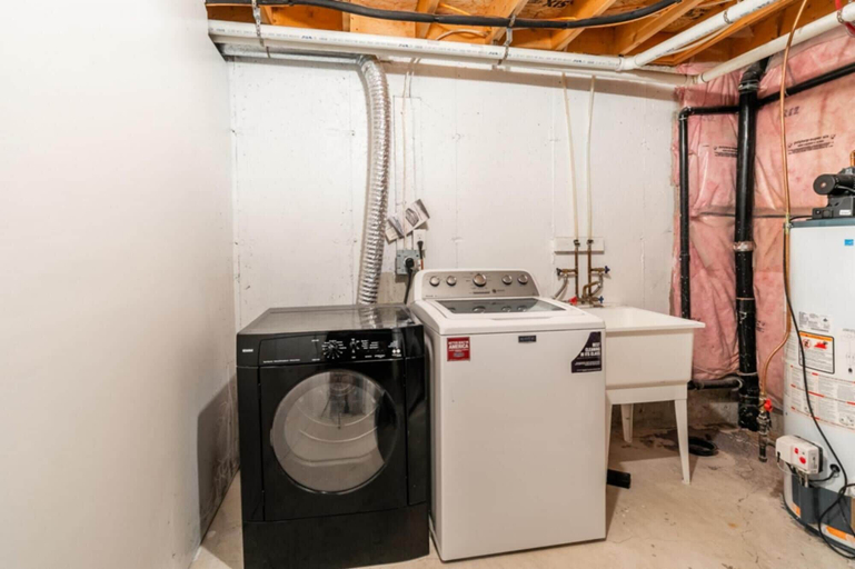 Bathroom 5, Luxury 3BR 2 5BA Townhome Private HOT TUB GYM BBQ Sauna, Hamilton
