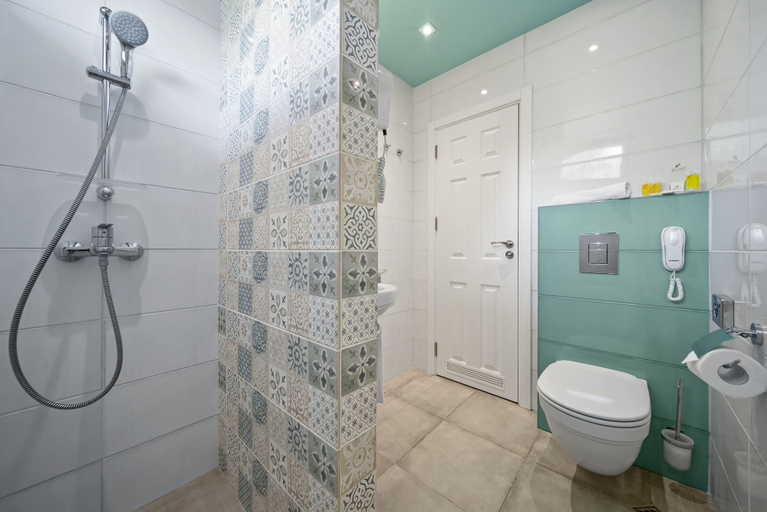 Bathroom 5, HVD Nympha, Varna