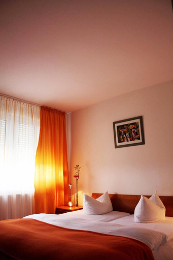 Bedroom 3, Hotel Deutscher Hof, Mannheim