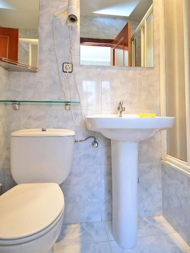 Bathroom 4, Hostal Sardinero, Madrid