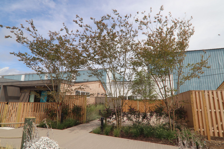 Exterior & Views 21