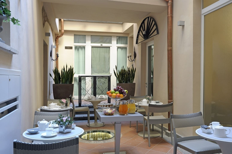 Food & Drinks 5, Trevi Palace Luxury Inn, Rome