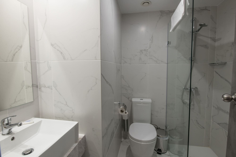 Bathroom 4, Narcissos Waterpark Resort