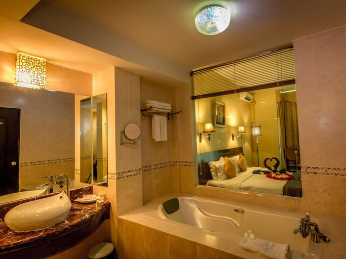 Bathroom 5, Beringgis Beach Resort & Spa, Papar