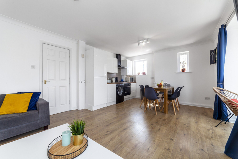 Others 4, Homely 2-bed Apartment in London, London