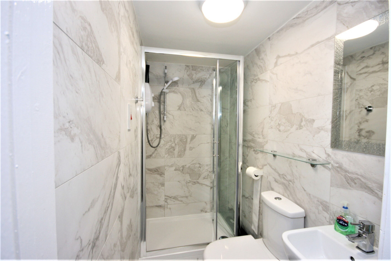 Bathroom 4, Parfett Guest House, London