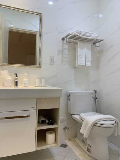 Bathroom 4, Joy Hotel, Taitung