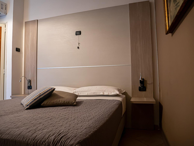 Bedroom 4, Hotel San Marco, Napoli
