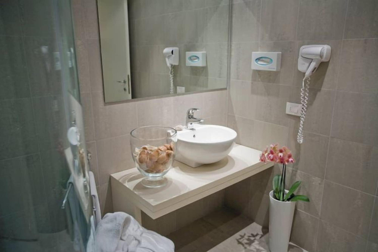 Bathroom 4, Hotel Cube, Ravenna