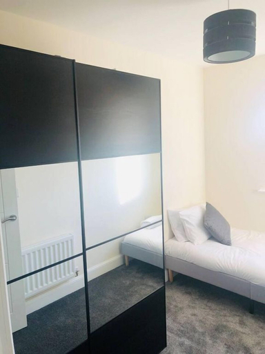 Bedroom 2, Canal Waterfront Townhouse, Leeds