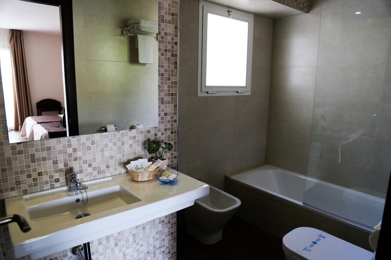 Bathroom 4, Hotel Arcos de Montemar, Málaga