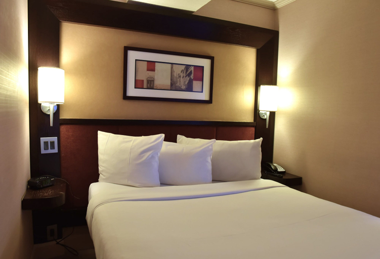 Bedroom 3, Hôtel Le Concorde Québec, Communauté-Urbaine-de-Québec