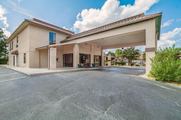 Exterior & Views 2, Rodeway Inn, Greenwood