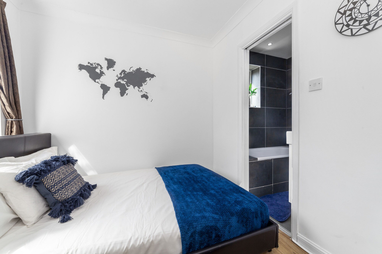 Bedroom 2, Homely 2-bed Apartment in London, London