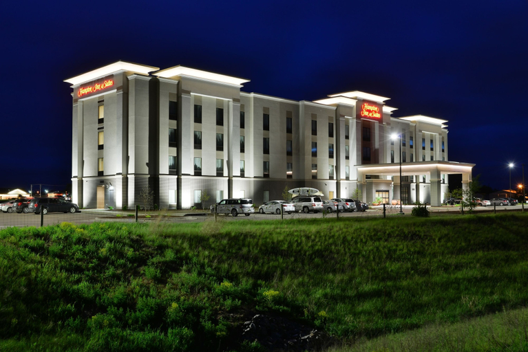 Exterior & Views 2, Hampton Inn & Suites Chippewa Falls, Chippewa
