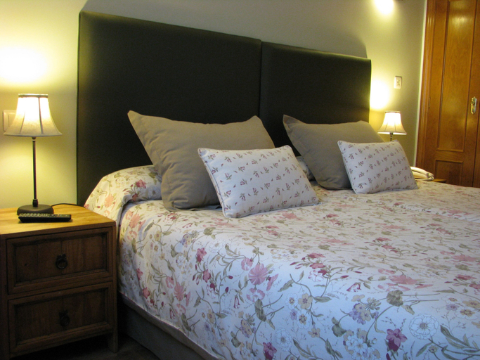 Bedroom 4, Aparthotel Sarrato, Huesca