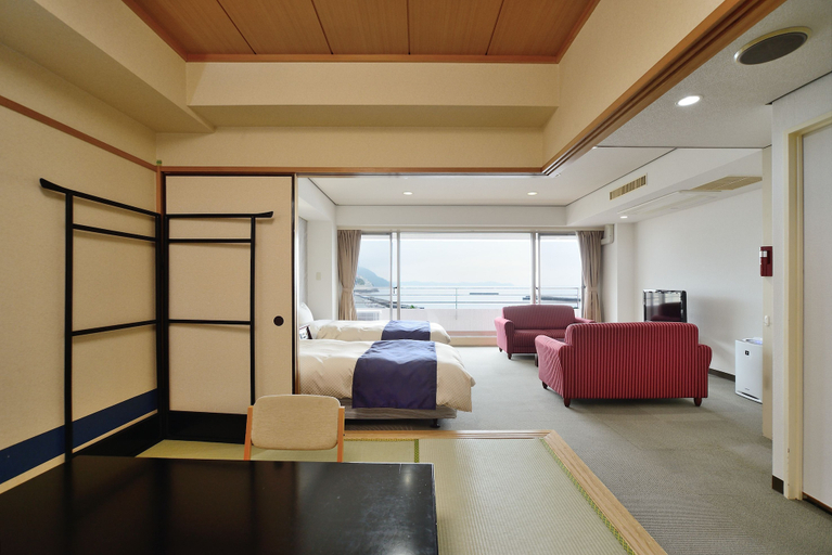 Others 5, Sunmi Club, Atami